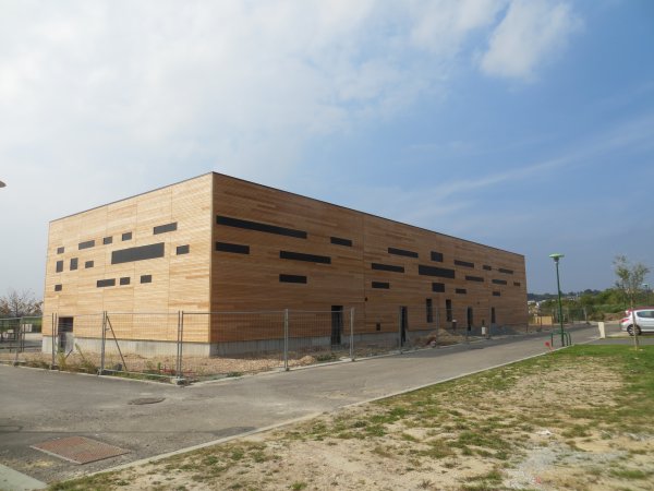 Pôle culturel de Brocéliande à Caen, vue extérieure. Réception lot structure bois